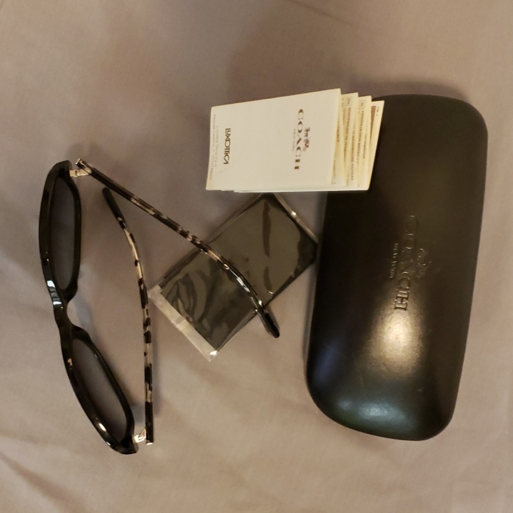Coach  Sunglasses - Picture 5 of 5